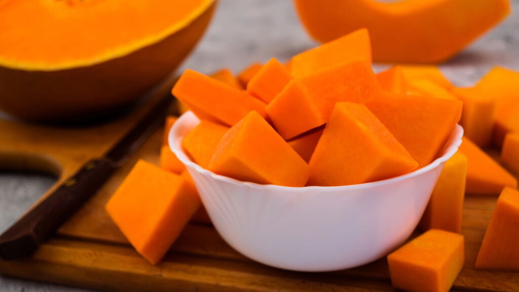 Como tirar a casca de abóbora usando o micro-ondas