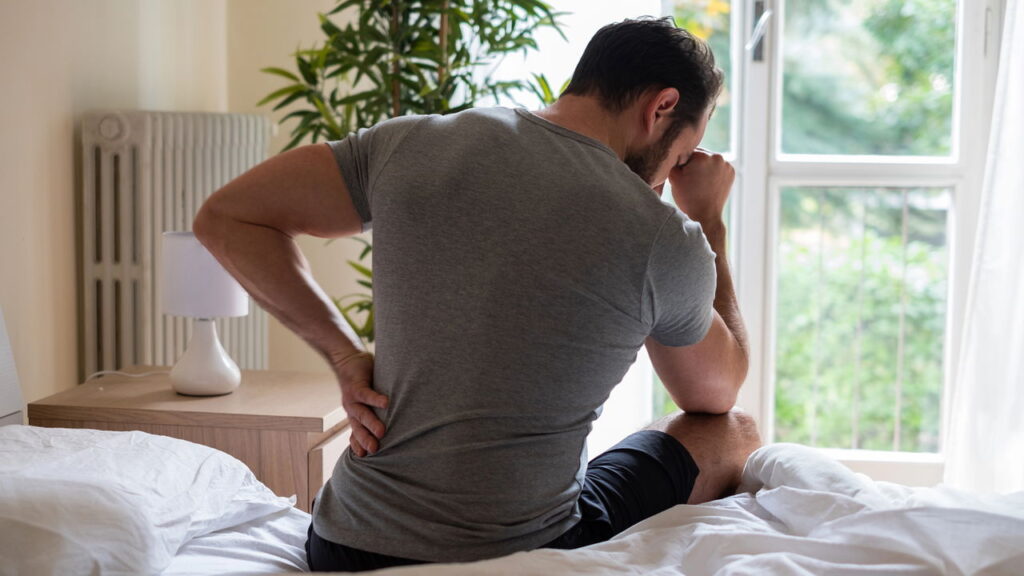 Dor ciática que desce para a perna pode melhorar com fisioterapia regular