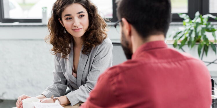 O traço que deixa uma pessoa mais atraente, segundo a ciência (e não é inteligência ou bom humor)