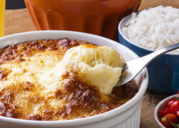 Como fazer escondidinho de carne no micro-ondas para um jantar rápido e delicioso