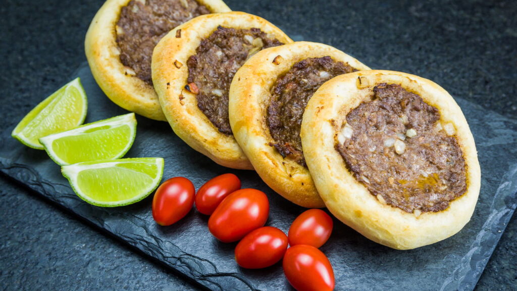 Esfirra caseira de micro-ondas pronta em poucos minutos