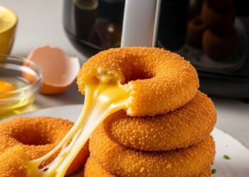Receita fácil de anéis de queijo sem glúten que ficam prontos em minutos