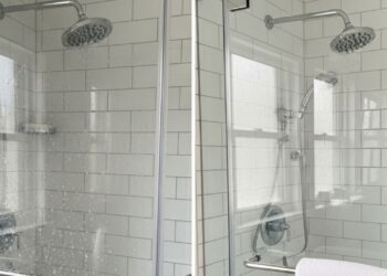 Truque caseiro elimina sujeira do box do chuveiro em 1 minuto usando produto de cozinha