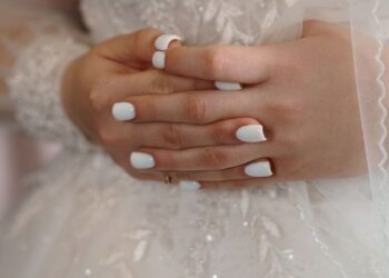 O que significa usar as unhas quadradas segundo a psicologia