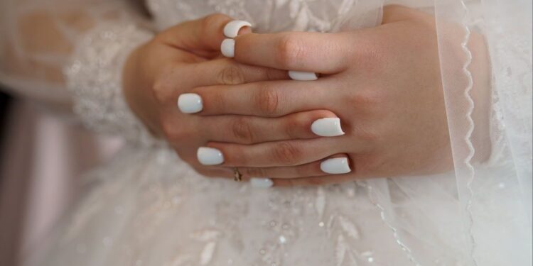 O que significa usar as unhas quadradas segundo a psicologia