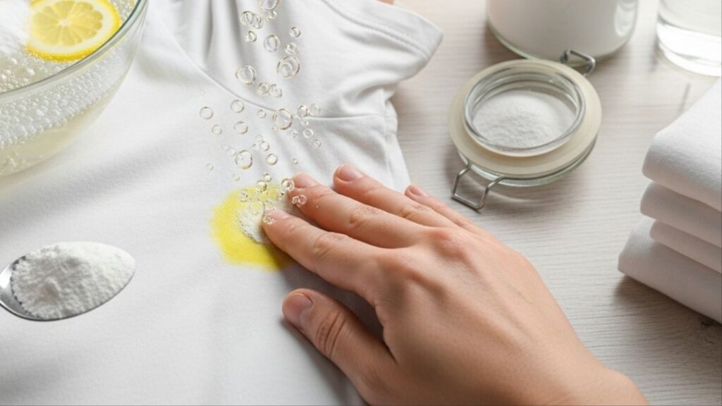 Como recuperar uma roupa manchada sem esforço com esse truque caseiro