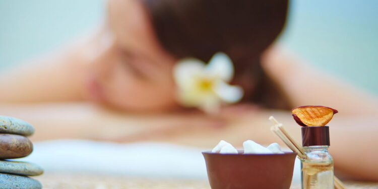 Como criar essências aromáticas com folhas para rituais de banho