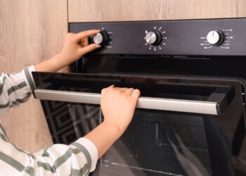 Esse botão do forno elétrico pode reduzir o tempo de preparo das receitas