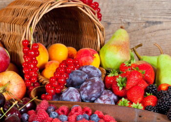 4 frutas doces que viram pomares pessoais em espaços aconchegantes