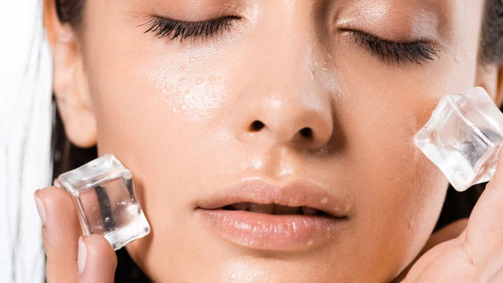 O truque simples com gelo que está transformando rotinas de beleza

