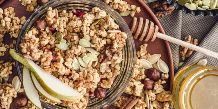 Como criar granolas com plantas secas para cafés da manhã