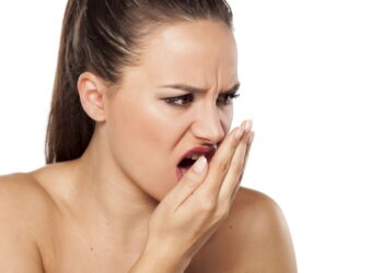 Nem creme dental, nem enxaguante: essas ervas deixam o hálito fresco