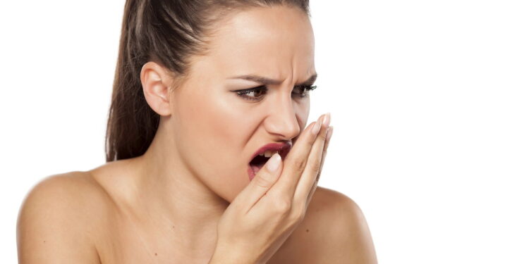 Nem creme dental, nem enxaguante: essas ervas deixam o hálito fresco