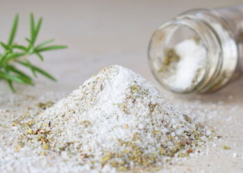 Esse tempero com ervas transforma qualquer refeição simples em gourmet