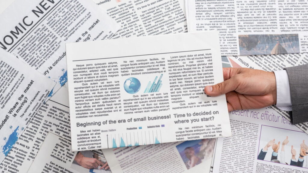 Jornal na compostagem caseira enriquece o solo e reduz lixo