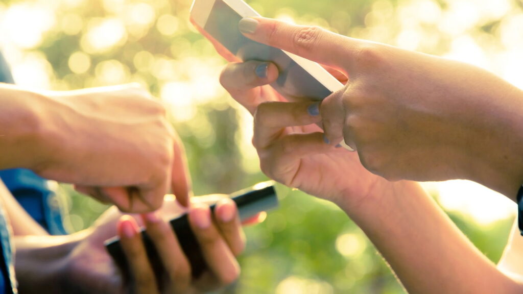 Como o excesso nas redes pode atrapalhar relações, segundo especialistas