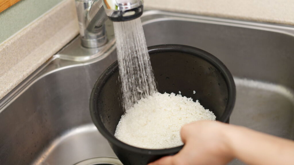 Você deve ou não lavar o arroz antes de cozinhar segundo a ciência