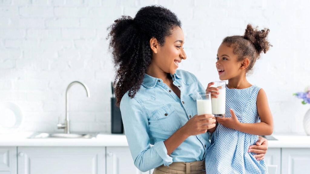 Essas bebidas naturais ajudam a dormir melhor e reduzem a ansiedade à noite