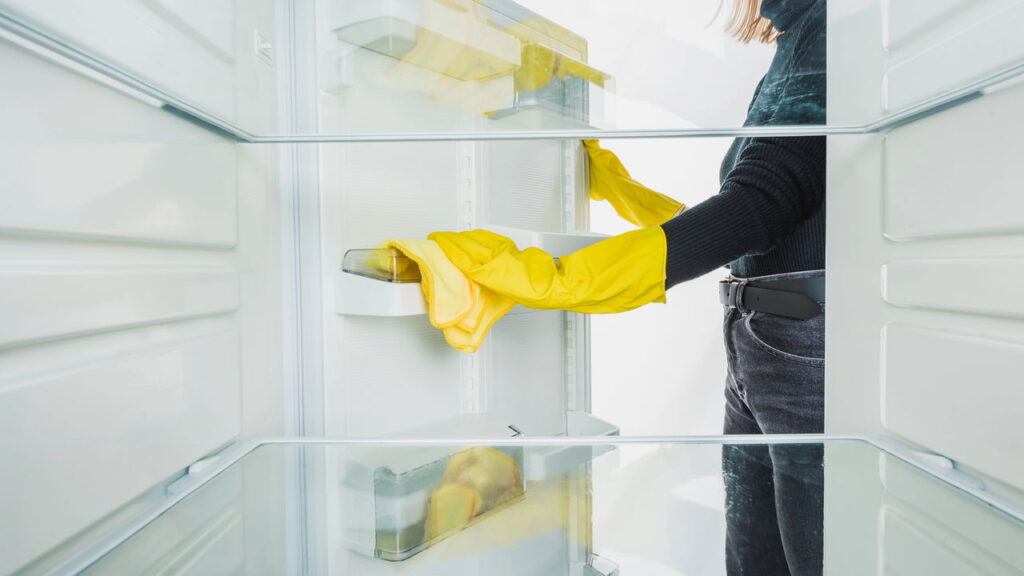 O que psicólogos dizem sobre limpar a casa em excesso