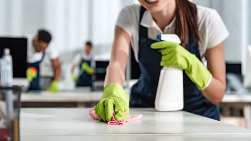 Como eliminar o cheiro de mofo da escrivaninha de madeira