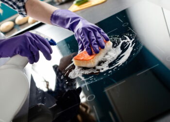 O jeito mais fácil de limpar o fogão e deixá-lo brilhando em minutos