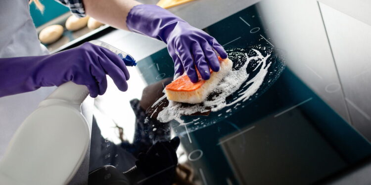 O jeito mais fácil de limpar o fogão e deixá-lo brilhando em minutos