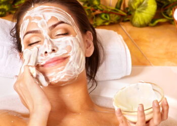 Como preparar máscaras faciais naturais com plantas do seu vaso