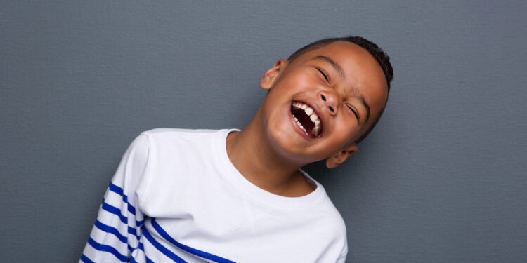 Nomes masculinos com 4 letras unem praticidade e uso crescente no Brasil