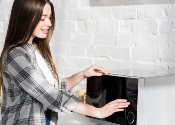 O que dá para fazer no micro-ondas além de aquecer comida