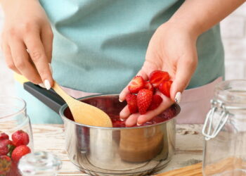 Segredos para manter morangos suculentos e prontos para sobremesas eternas