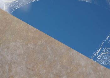 Traz brilho instantâneo ao vidro do chuveiro sem esforço excessivo