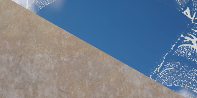 Traz brilho instantâneo ao vidro do chuveiro sem esforço excessivo