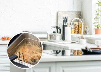 O truque com vinagre e bicarbonato que elimina cheiro de gordura da cozinha