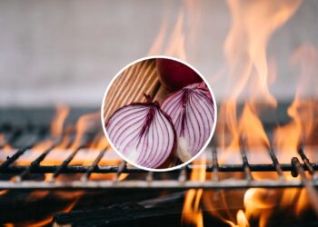 Poucos sabem para que realmente serve passar meia cebola na grelha quente