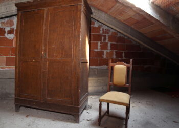 Nem espanador, nem aspirador: forma prática de tirar pó dos móveis