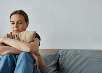 Terapia para sobrecarga emocional em mulheres pode ajudar, segundo especialistas