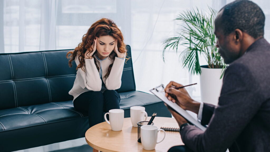 7 sinais de esgotamento emocional que você está ignorando todo dia