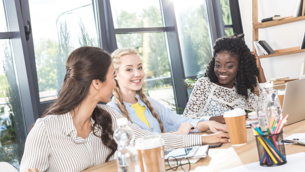 Como as pequenas vitórias diárias moldam o sucesso feminino segundo especialistas