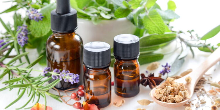 Como fazer óleos essenciais caseiros para alívio de dores musculares