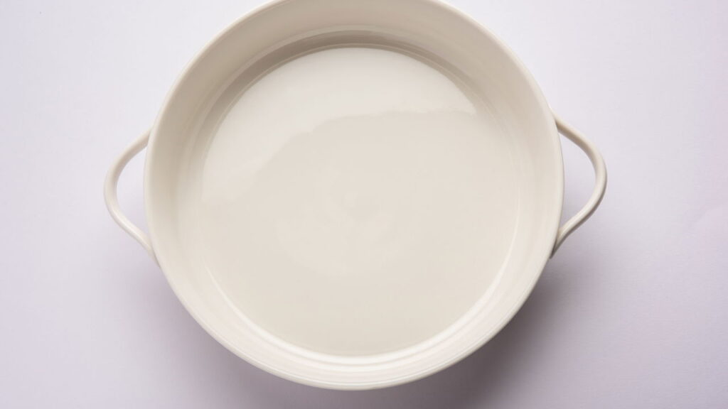 Truque para a omelete ficar fofa, grossa, crocante por fora e macia por dentro na panela