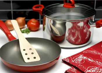 Esse truque com a lava-louças deixa panelas mais brilhantes sem esforço