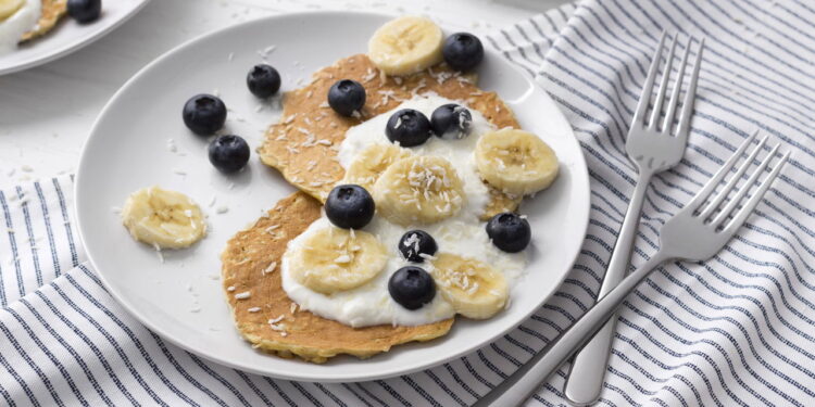 Essa panqueca de aveia feita no micro-ondas fica pronta em 4 minutos