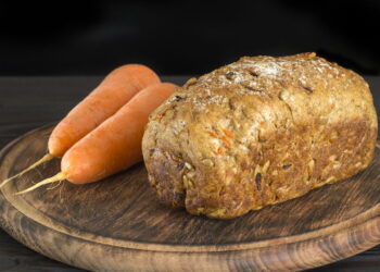 Não coma mais farinha de trigo: pão de cenoura macio e saudável