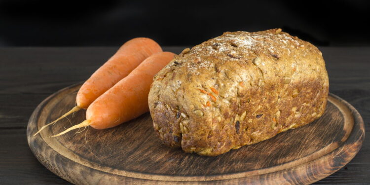 Não coma mais farinha de trigo: pão de cenoura macio e saudável