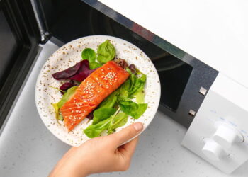 Peixe no micro-ondas pronto em 10 minutos com muito sabor