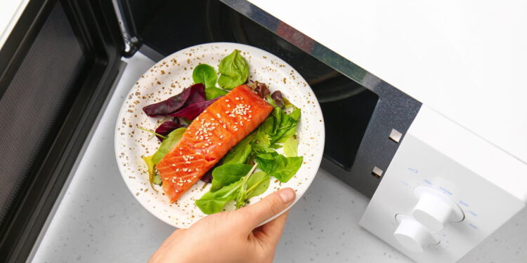 Peixe no micro-ondas pronto em 10 minutos com muito sabor