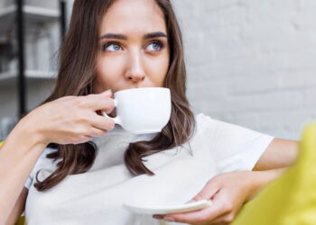 Essas bebidas naturais ajudam a dormir melhor e reduzem a ansiedade à noite