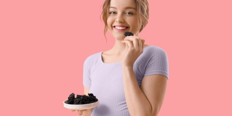 Ouro negro: a fruta que é um potente antioxidante, fortalece os ossos e auxilia na produção de colágeno