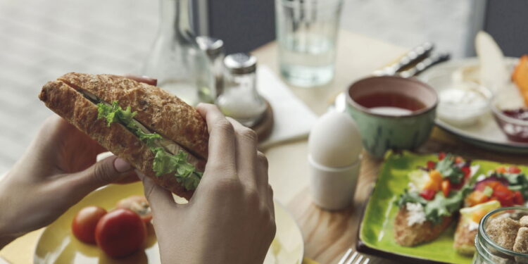 Os 3 melhores sanduíches prontos em 5 minutos para matar a fome