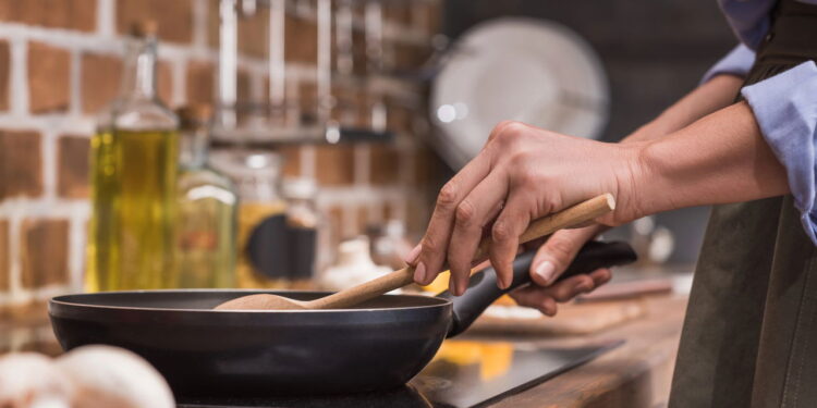 O que cozinhar na semana sem gastar muito: cardápio prático com frango, ovos e legumes